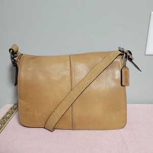 Authentic Coach Vintage Crossbody #9570 – Tan Leather Beauty